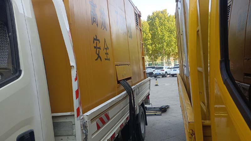 临武如何判断柴油发电机组和UPS电源的切换时间是否符合要求？