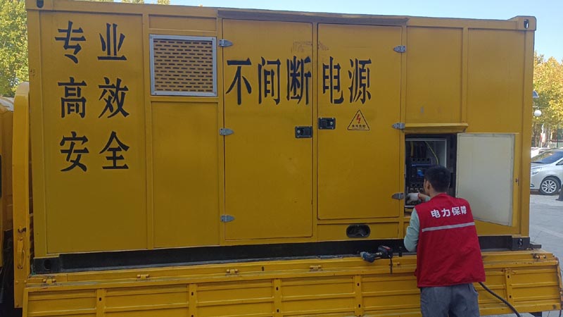 临武柴油发电机组和UPS电源配合使用时，如何避免切换过程中的电力中断？